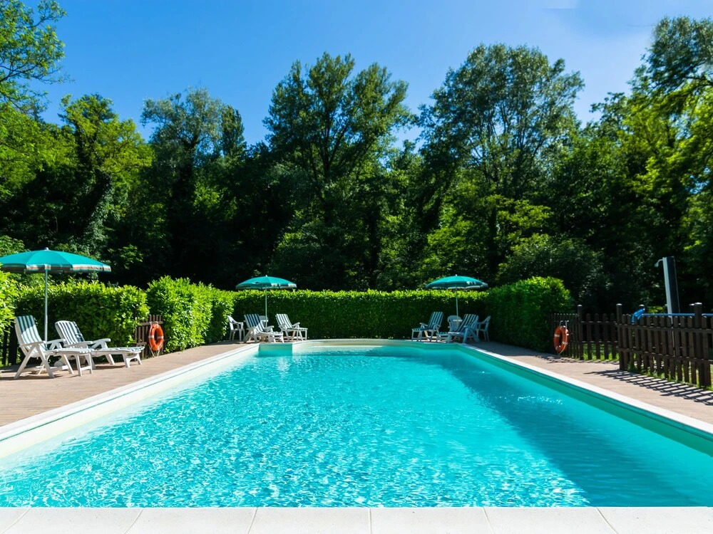 Estate With 5 Apartments, Swimming Pool, Large Garden
