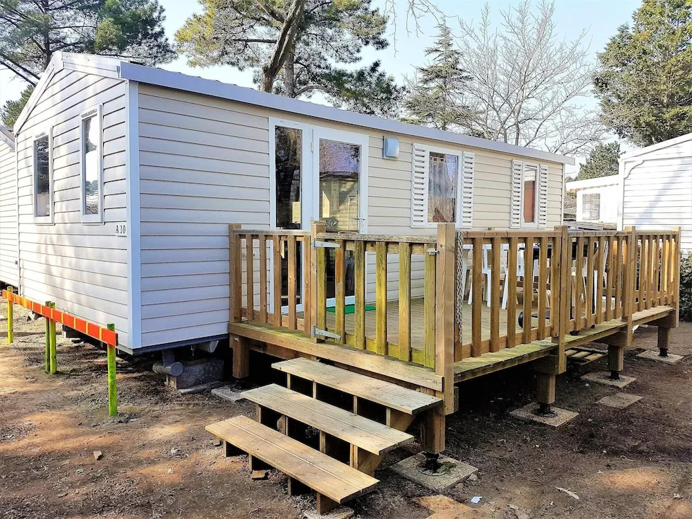 Bungalow With 2 Bedrooms in Saint-jean-de-monts, With Shared Pool, Furnished Terrace and Wifi - 1 km From the Beach