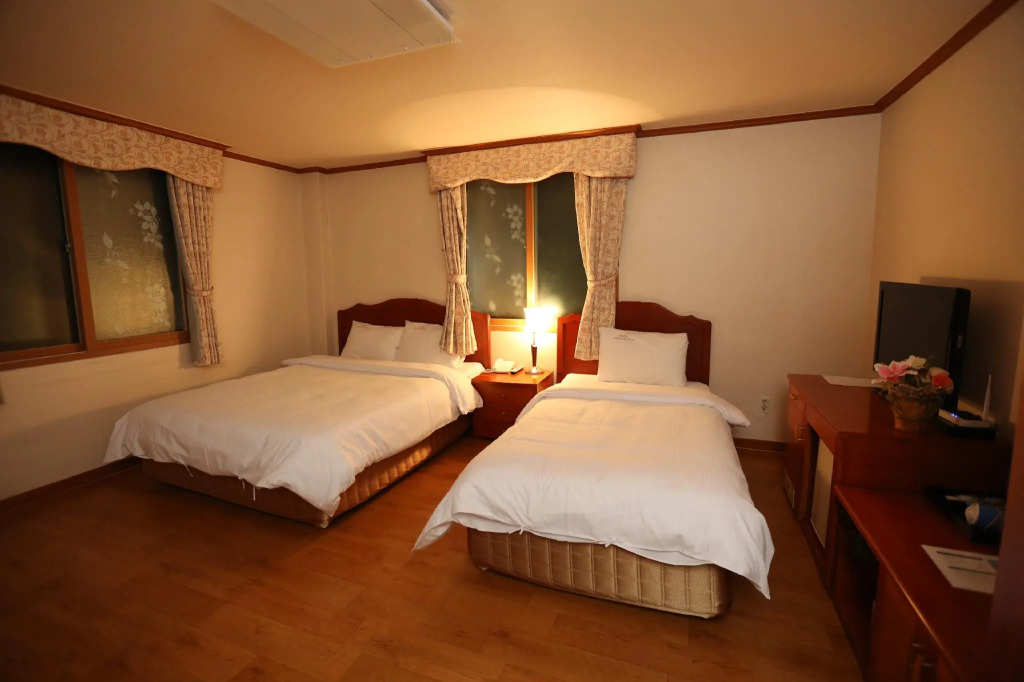 Munkyung Tourist Hotel