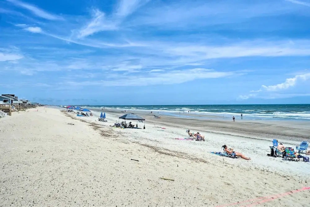 Modern Oak Island Escape: 1 Mile to Long Beach!