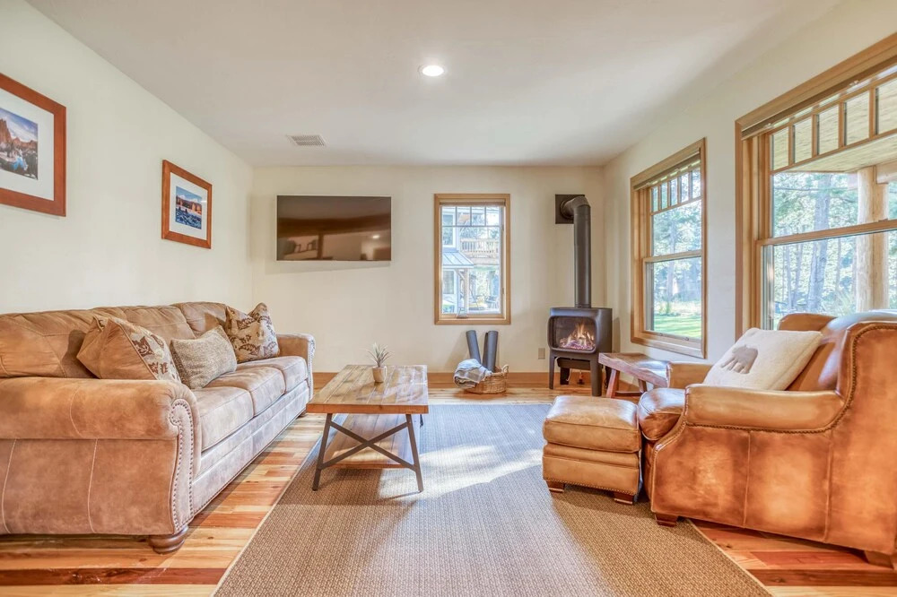 The Settle Inn Riverfront Retreat
