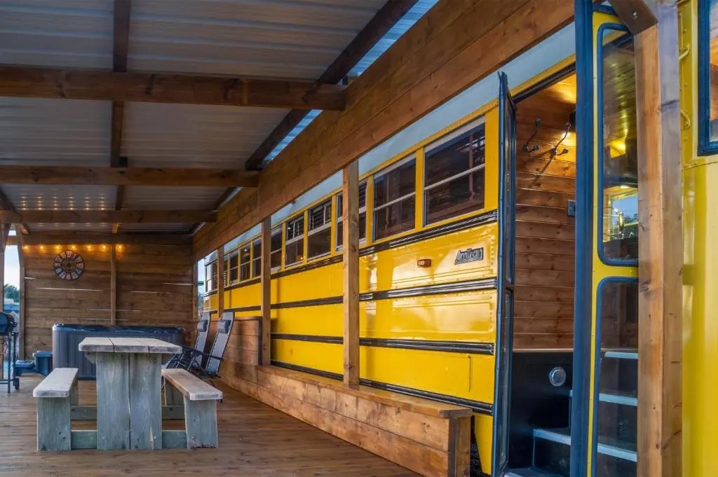 American School Bus - 1 Bedroom  - Blossom Farm - Tiers Cross