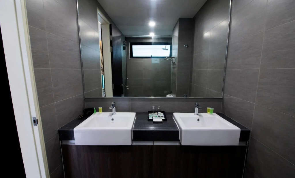 Tropical Villa Service Suite