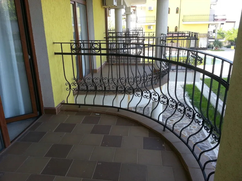 Azur Apartments