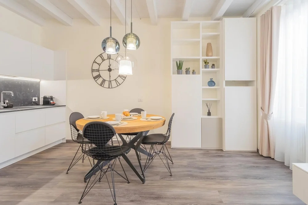Modern & Stylish Apartment in Como City by Rent all Como