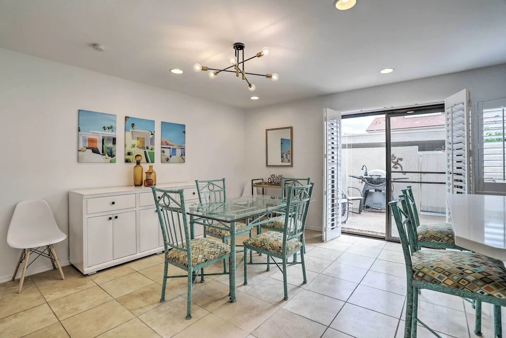 Modern Palm Springs Townhome Near Golf Courses