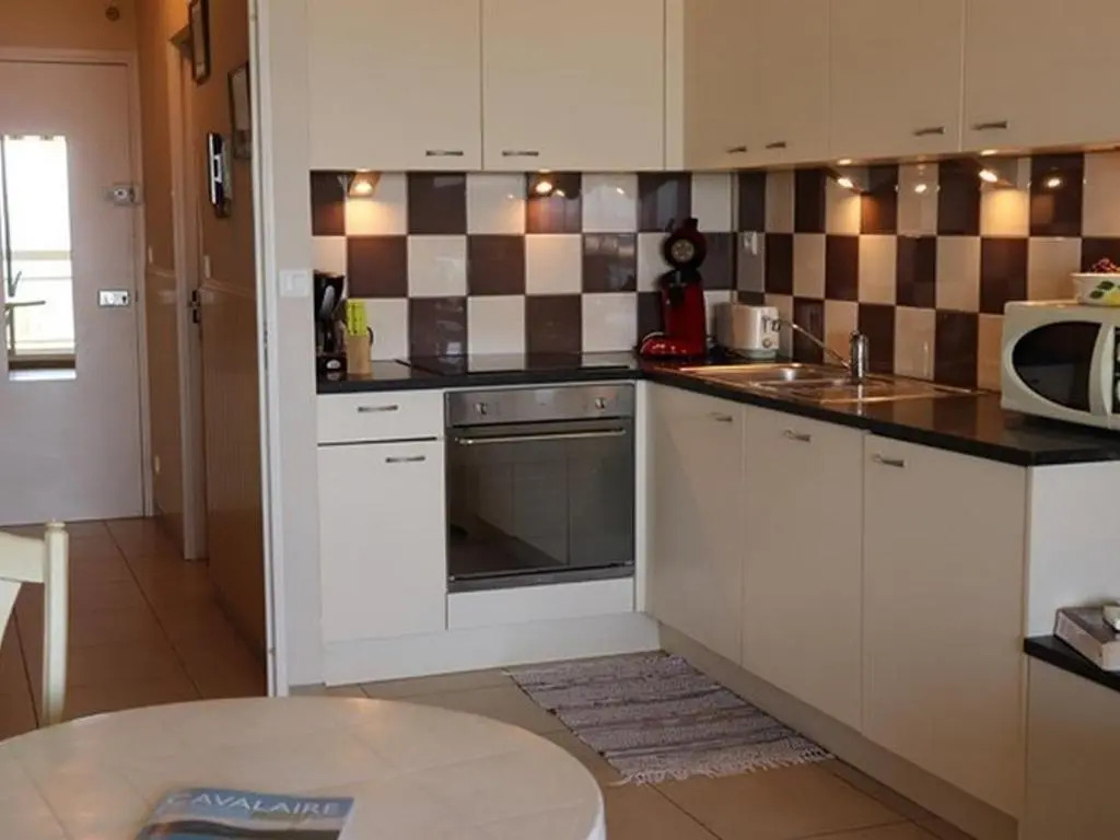 Appartement Cavalaire-sur-Mer, 1 pièce, 4 personnes - FR-1-100-184