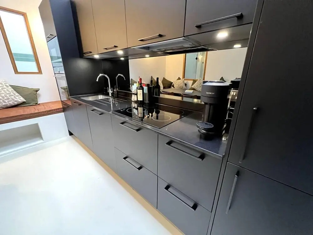 Design led 1 Bedroom Flat in Buzzing Queens Park