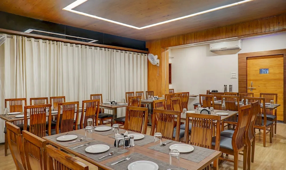 Treebo Hotel Shivas