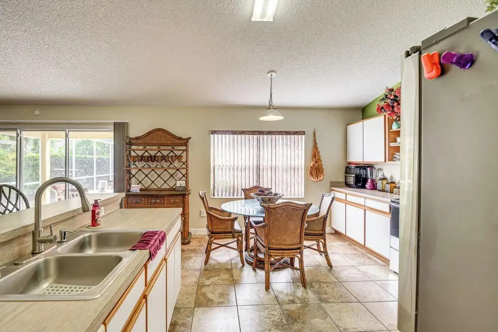 5 Mi to Beaches: Family Getaway in Palm Coast!