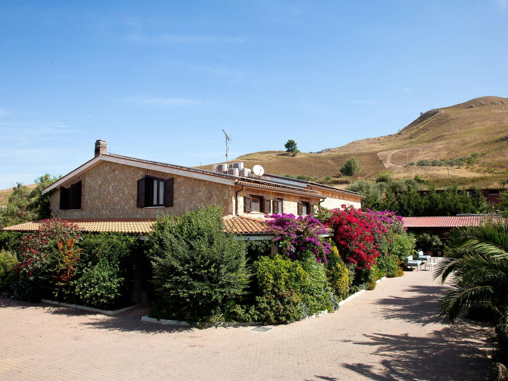 Villa in Alia with Pool & Olive Views