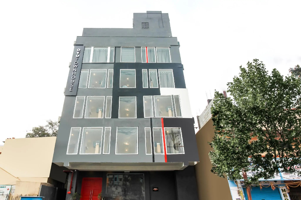 OYO Townhouse 196 De Alphabet