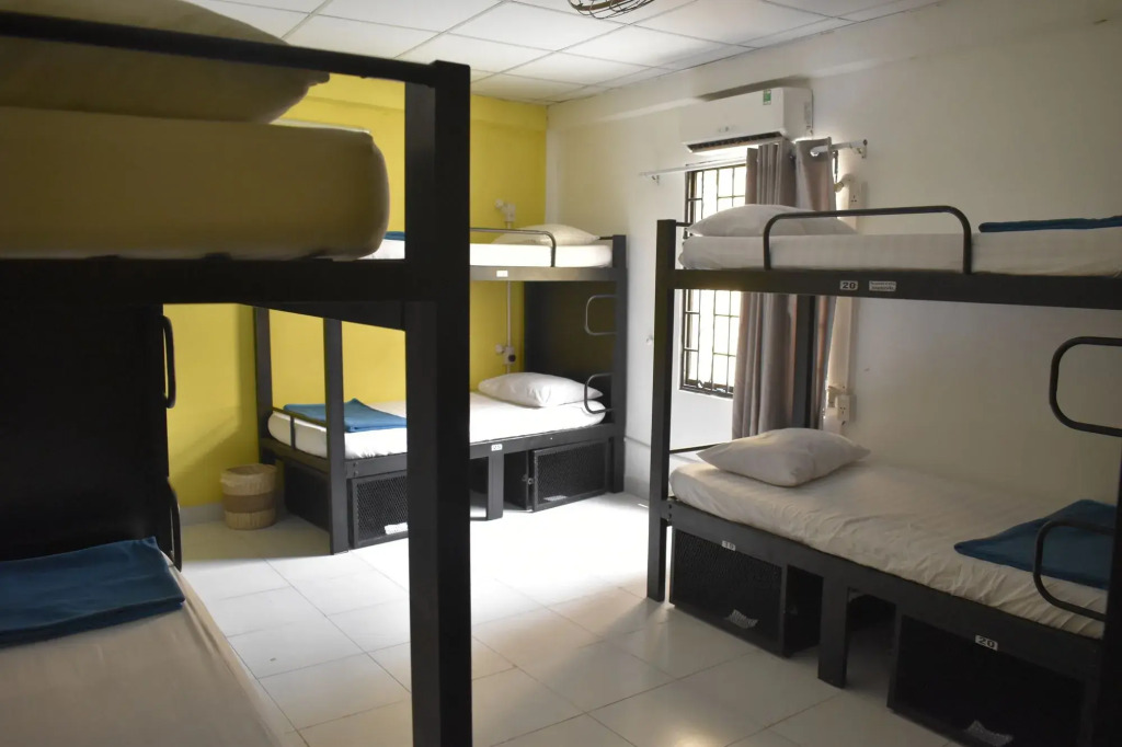 Hangout Hostel HCM