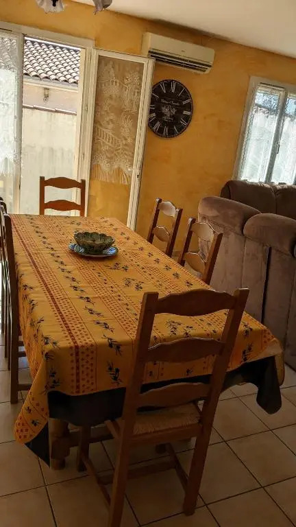 Belle villa de 90m2 au calme avec jardin et parking à 10 mn de la mer en voiture