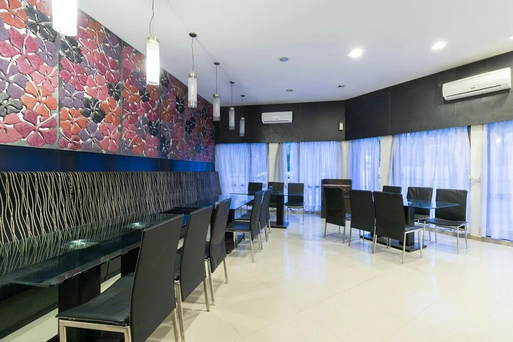 Collection O 47553 Oriental Residency