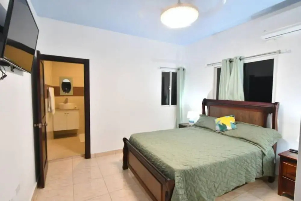 Gorgeous Spacious Property in Prime Beach Location