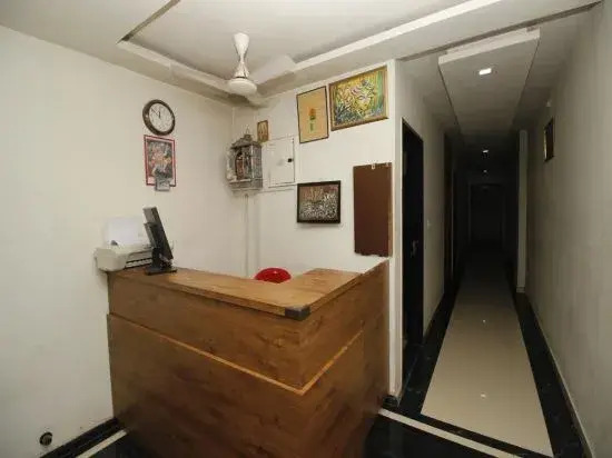 Oyo 38762 Hotel Lucky Inn