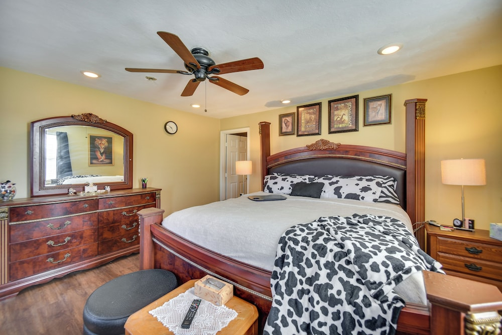 Private Yard & Patio Bbq! Norfolk Home Near Dtwn
