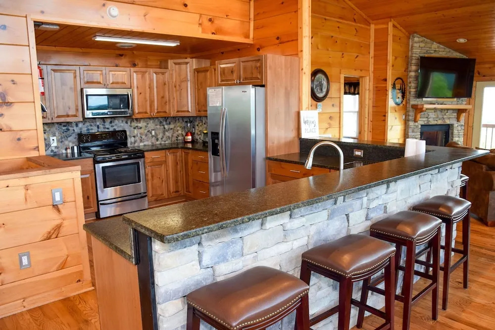 THE PINNACLE - 6 Br Cabin