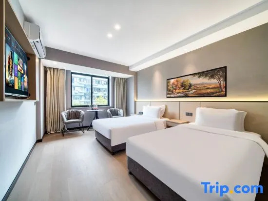 Yangshi Hotel (Hangzhou West Lake Fengqi Road Metro Station)