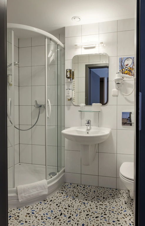 Hotel H12