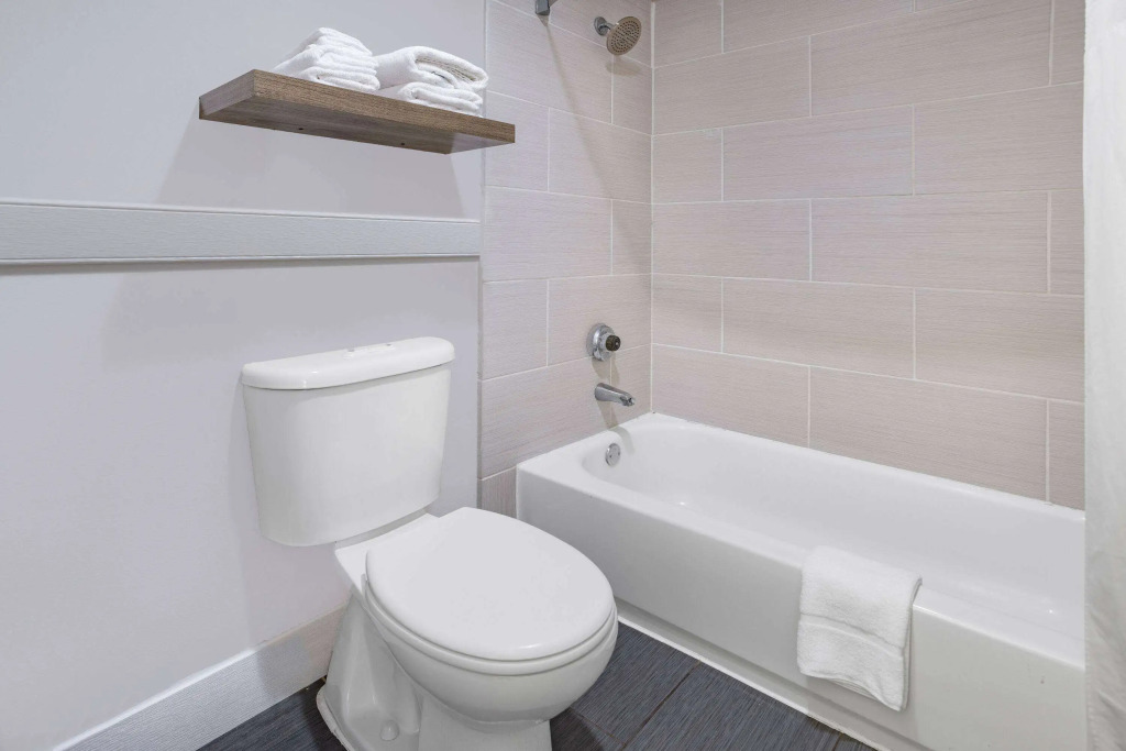 Days Inn by Wyndham Raleigh Glenwood-Crabtree