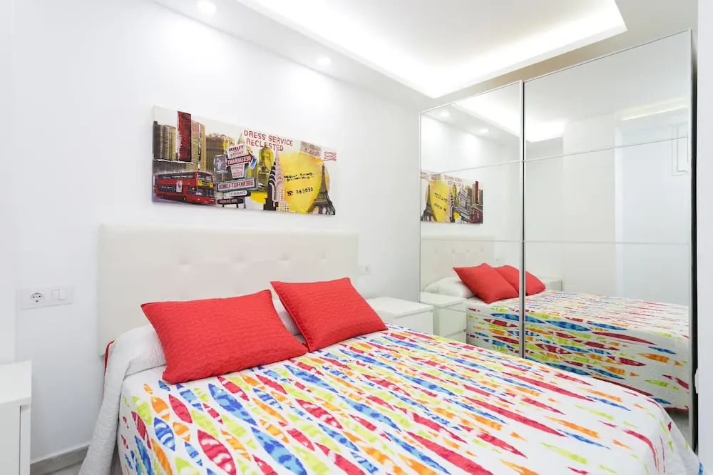 408 Enchanting Sea View Apartment, WiFi and Sea Front