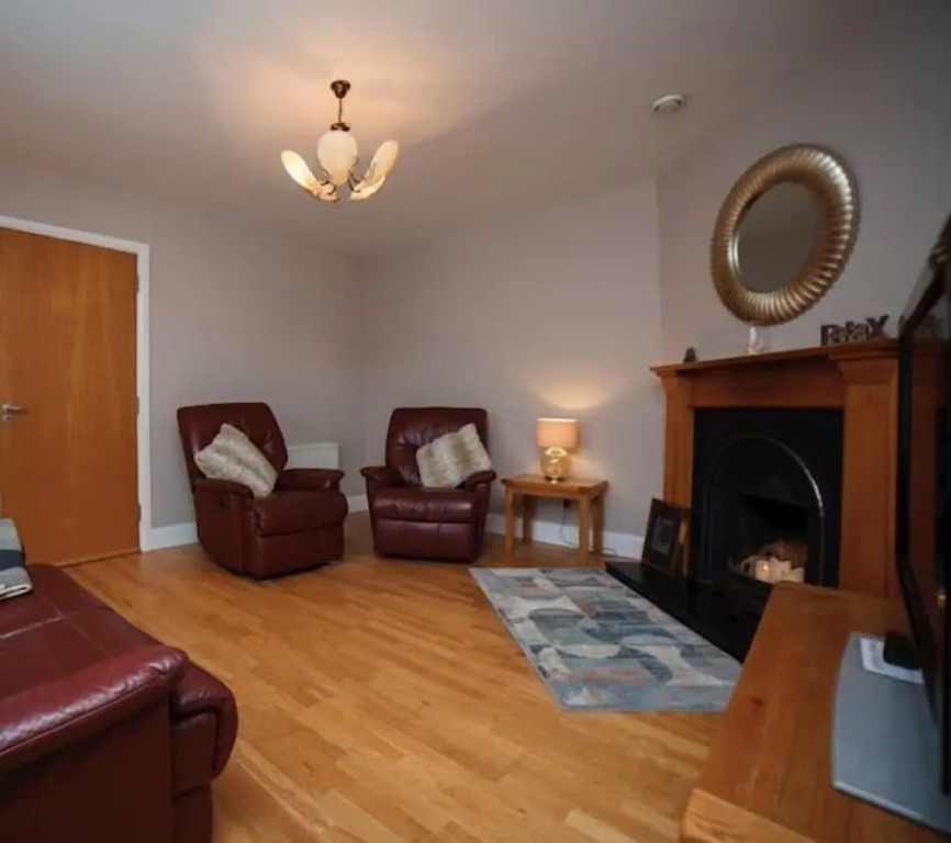 Immaculate 3-bed House With Private Secure Garden