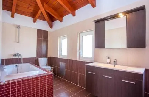 Kolympia Family Pool House