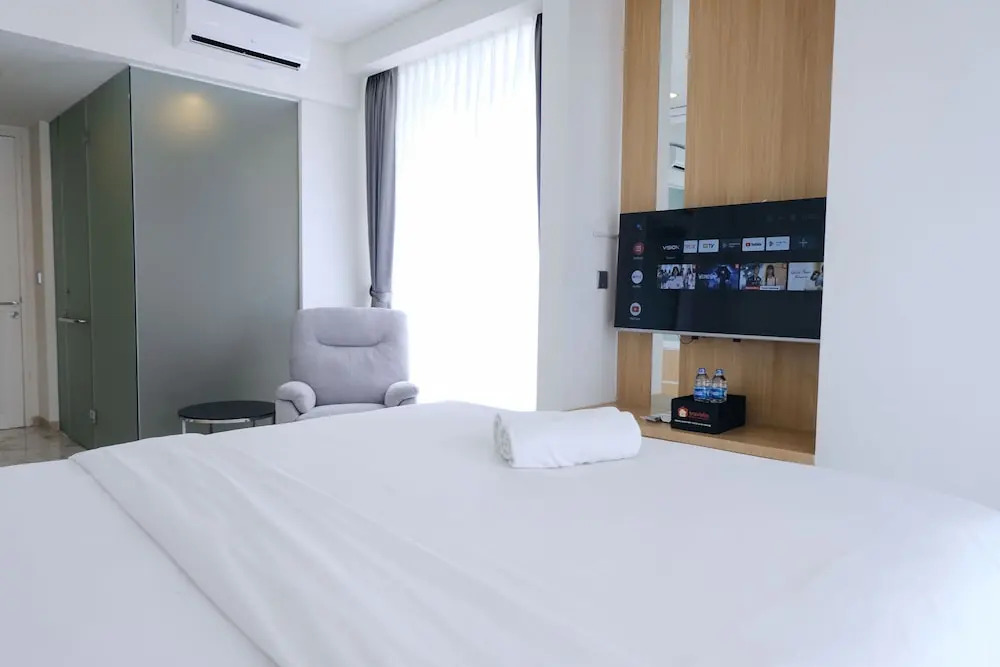 Best Deal Studio Room With Private Jaccuzi At Art Deco Apartment