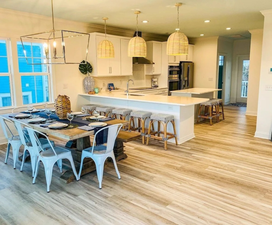 1030 Ocean 5 Bedroom Home by RedAwning
