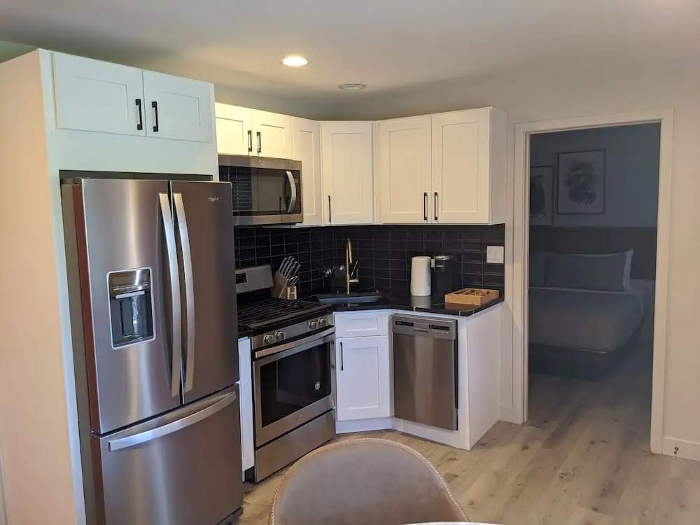 4411 Inn & Suites