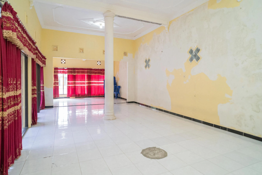 RedDoorz Syariah near Predator Fun Park Batu 2