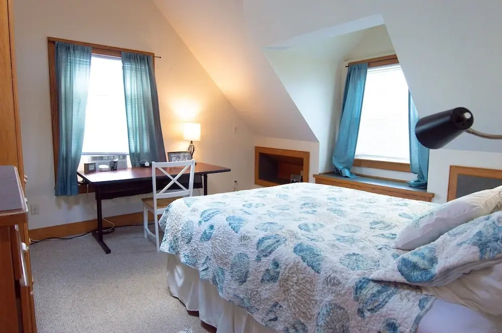Upstairs 1Br Beach Apartment in the Heart of the Vibe District 5 Minute Stroll to Beach 1480