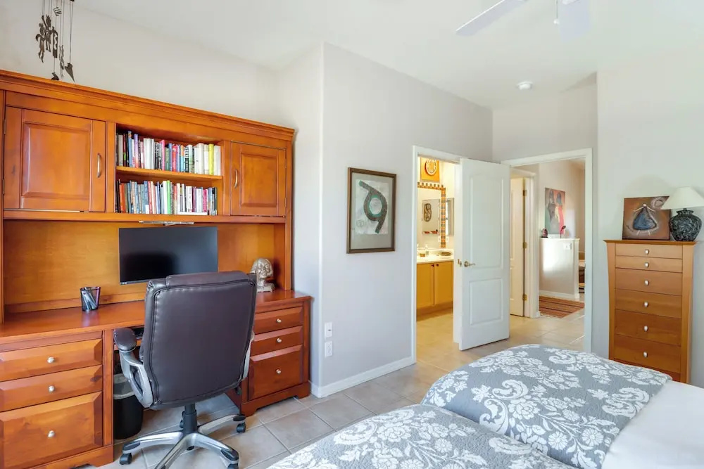 Golf, Hike & Unwind: Oro Valley Townhome w/ Patio