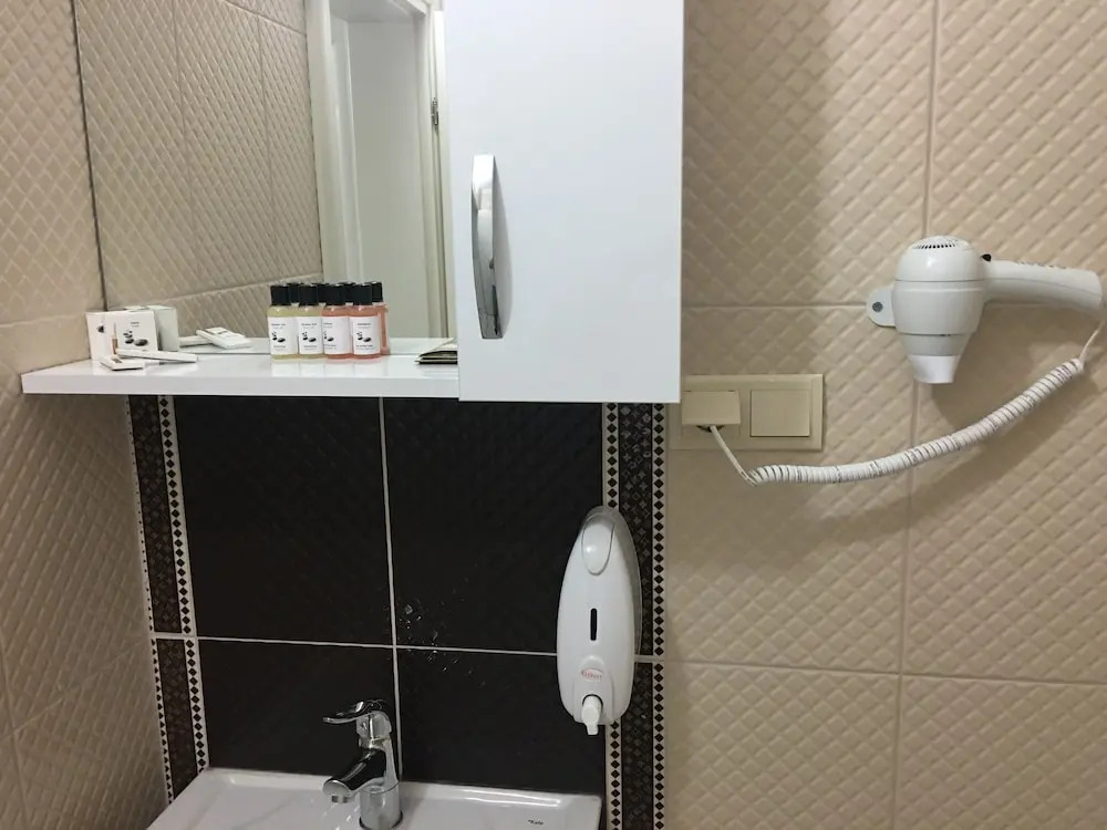 Akyuz Rooming House
