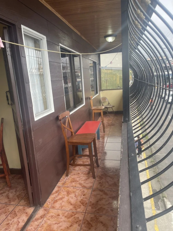Luxurious Central Apt / 5 min from the Airport