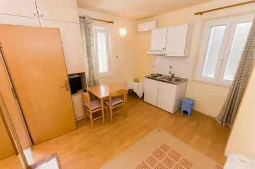 Apartments Maande