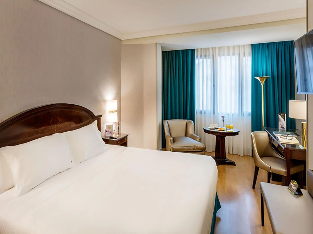 Отель Sercotel Gran Hotel Conde Duque