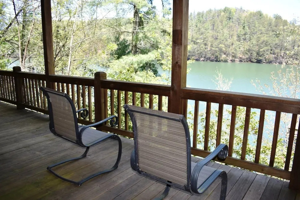 Lakeside Lodge