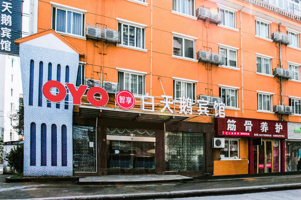 OYO White Swan Hotel