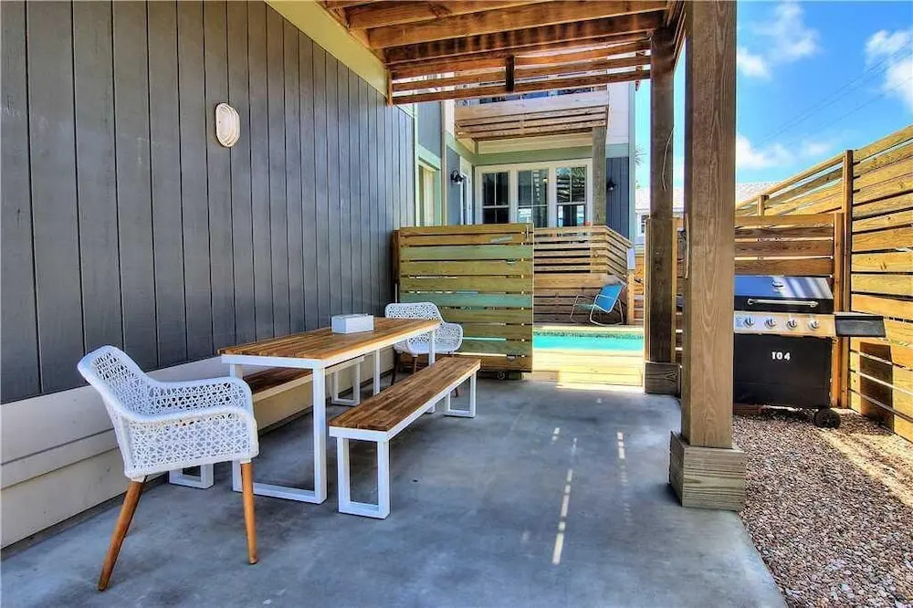 The Oyster House 3 Bedrooms 2.5 Bathrooms Home