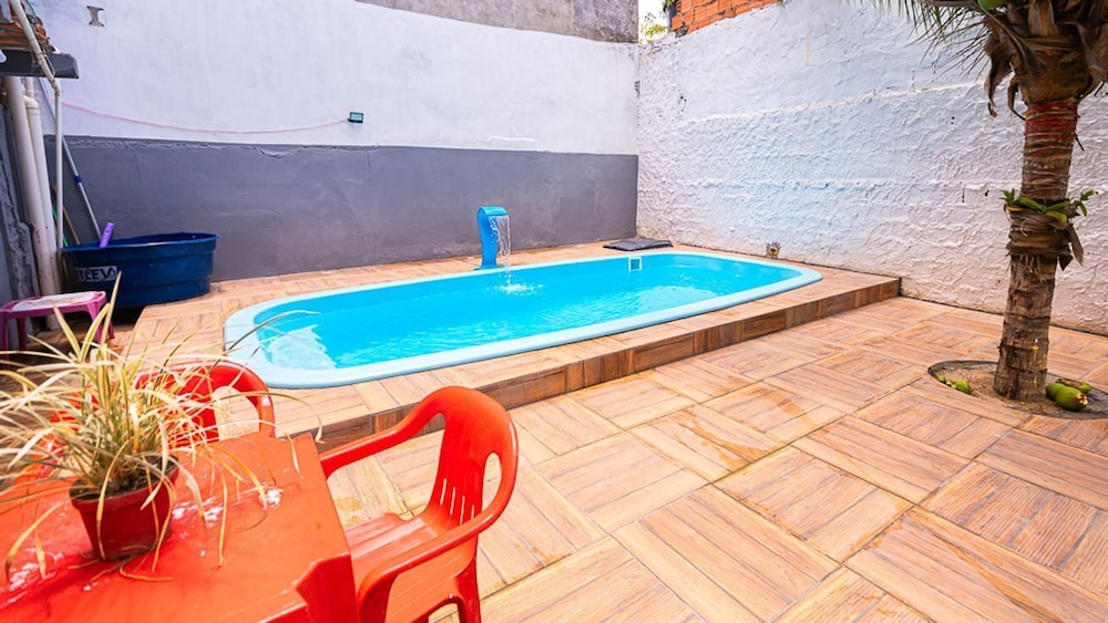Casa com Piscina e Churrasqueira em Arembepe