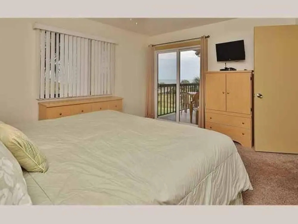 Ocean Village Club P14