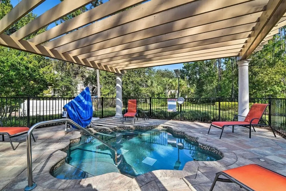 7 Mi to Disney: Davenport Townhome w/ Patio & Pool