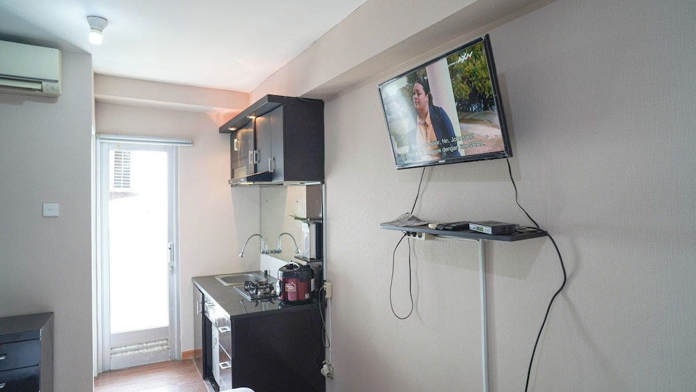 Studio Near Baywalk Mall At Apartment Green Bay Pluit