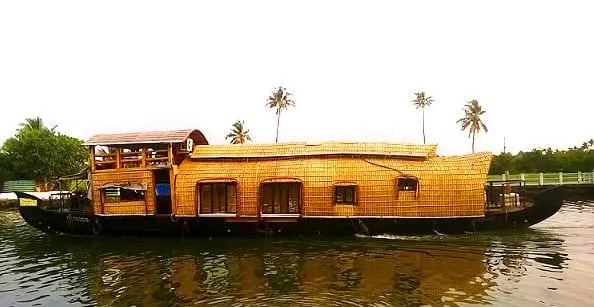 Indraprastham Houseboats