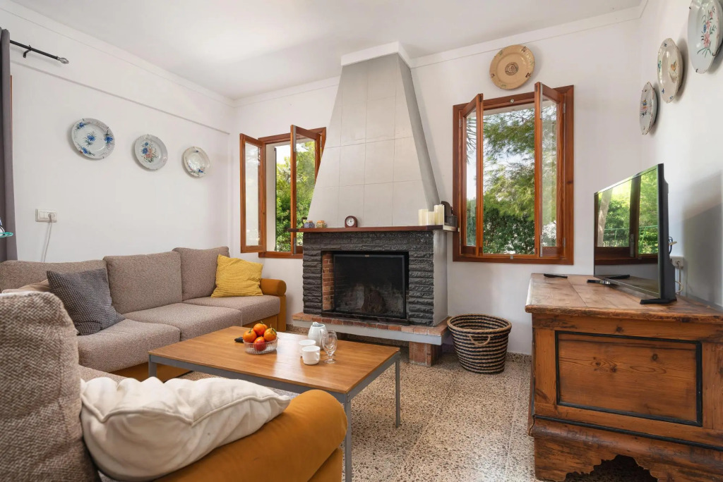 OMBRA DE PINS - House with terrace and 400 metres from the beach Free WiFi
