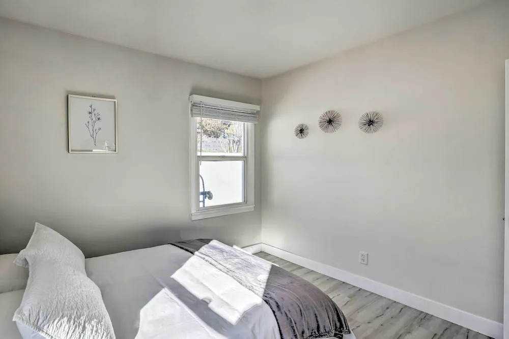 Norwalk Retreat w/ Pool ~ 11 Mi to Disneyland Park