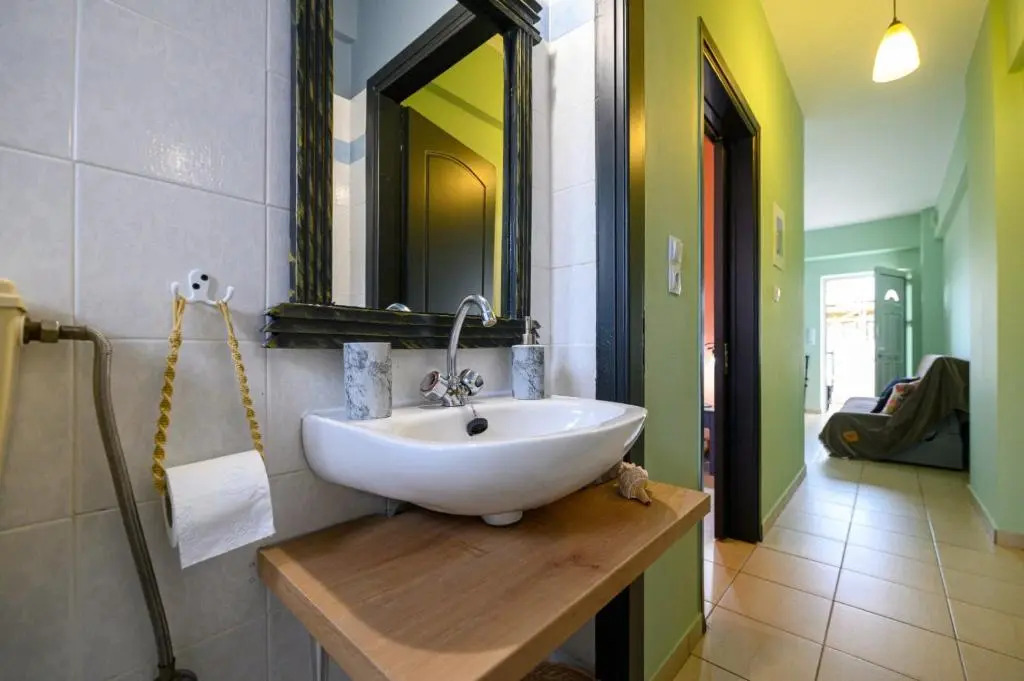 Rea Apartment " 1 minute from the beach "